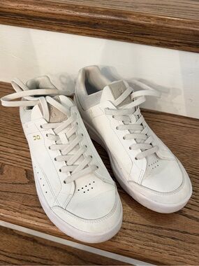 On The Roger Advantage Women’s 7.5 White Gold Leather Tennis Sneakers Shoes